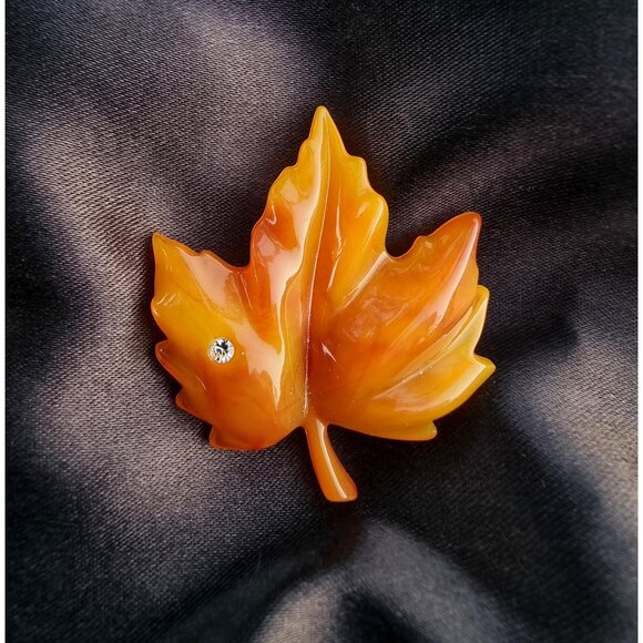 Vintage Avon Lucite Orange Fall Autumn Maple Leaf Brooch Pin - Picture 1 of 6
